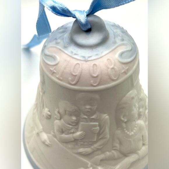 Llardo 1998 porcelain Christmas bell ornament - Picture 2 of 10